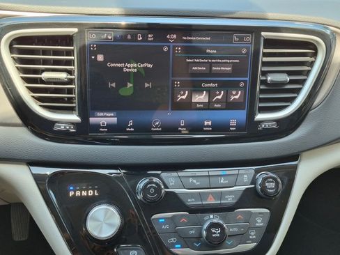 Used 2023 Chrysler Pacifica Touring-L FWD image 13