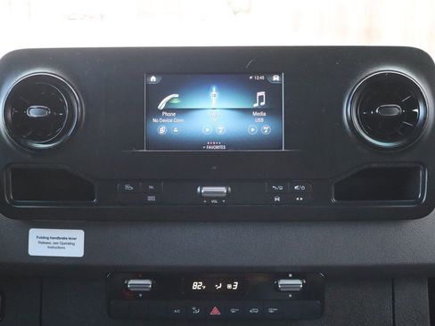 Used 2024 Mercedes-Benz Sprinter 2500 image 36