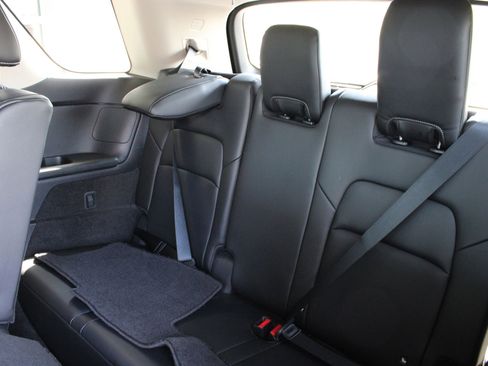 Used 2024 Nissan Pathfinder SL w/ Cargo Package AWD/4WD image 18