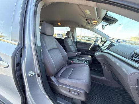 Used 2018 Honda Odyssey EX image 24