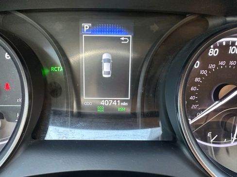 Used 2023 Toyota Camry SE image 10