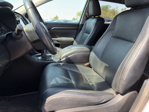 Used 2014 Toyota Highlander Limited Platinum AWD/4WD image 2