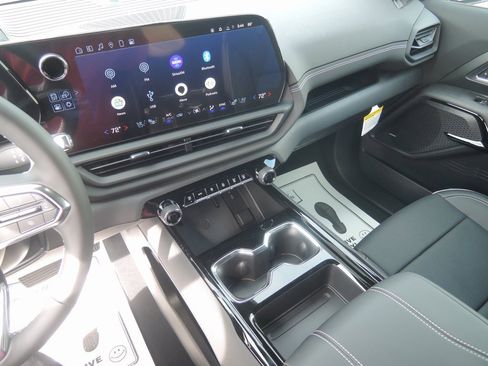 New 2025 Chevrolet Silverado EV LT image 16