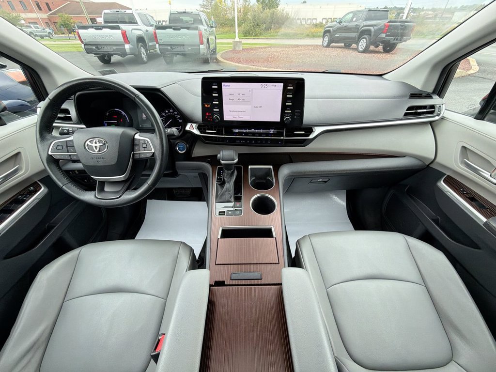 Used 2021 Toyota Sienna XLE AWD/4WD image 10