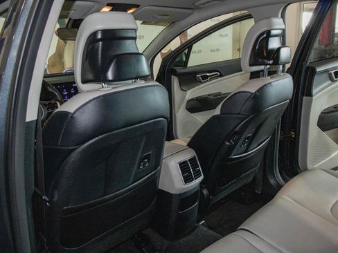 Used 2025 Kia Sportage EX FWD image 10