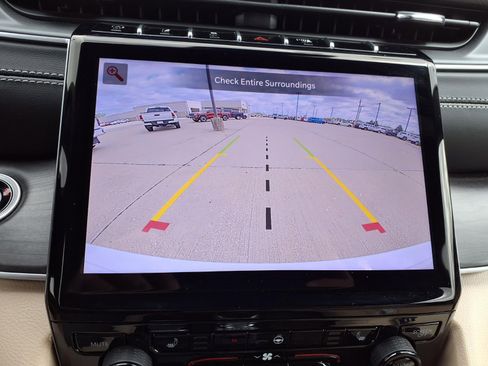 Used 2025 Jeep Grand Cherokee Limited w/ Black Appearance Package image 5