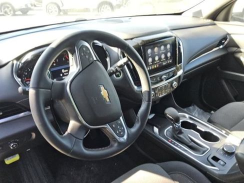Used 2023 Chevrolet Traverse LT FWD image 8
