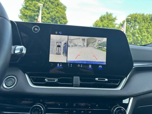 Used 2025 Chevrolet Equinox LT w/ Safety and Technology Package FWD image 17