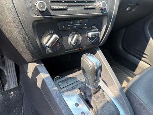 Used 2012 Volkswagen Jetta SE FWD image 8