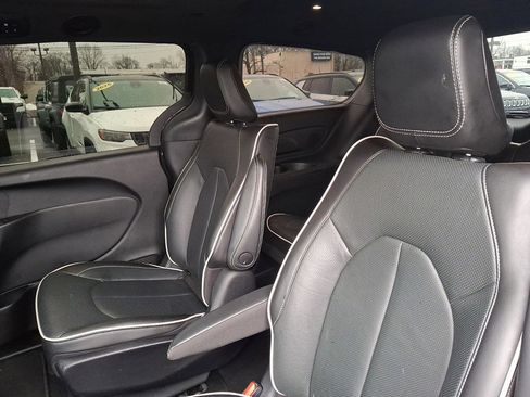 Used 2023 Chrysler Pacifica Limited w/ S Appearance Package image 20