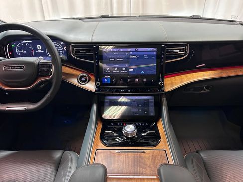 Used 2024 Jeep Grand Wagoneer Series III AWD/4WD image 14