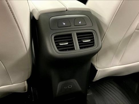 Used 2024 Buick Envision Avenir AWD/4WD image 33