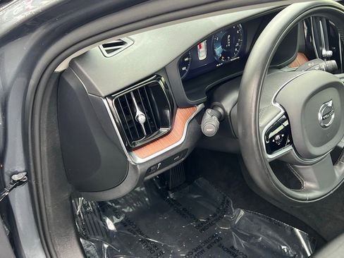 Used 2019 Volvo S60 T6 Momentum w/ Multimedia Package AWD/4WD image 12