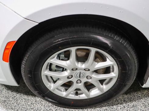 Used 2023 Chrysler Pacifica Touring-L FWD image 11