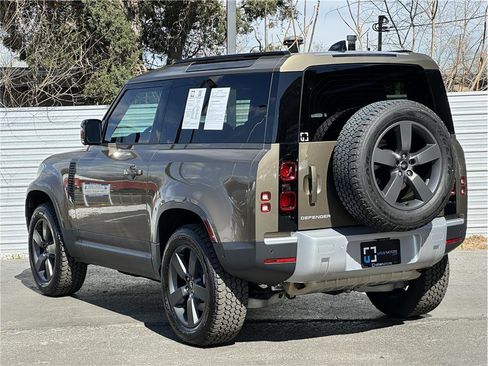 Used 2025 Land Rover Defender 90 S image 12