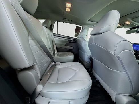 New 2026 Toyota Highlander XLE image 26