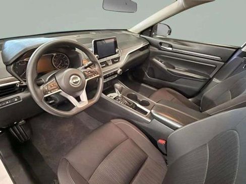 Used 2025 Nissan Altima 2.5 SV image 17