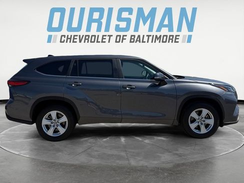 Used 2023 Toyota Highlander LE FWD image 7