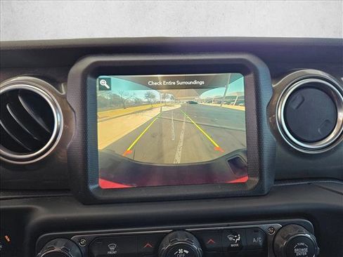 Used 2020 Jeep Gladiator Overland image 12