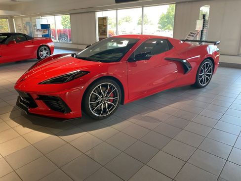 Used 2025 Chevrolet Corvette Stingray Premium Conv w/ Z51 Performance Package image 3