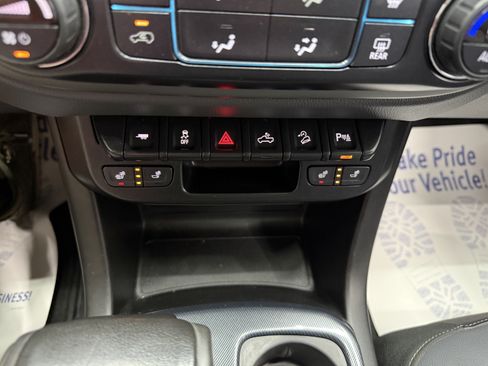 Used 2019 Chevrolet Colorado Z71 AWD/4WD image 18