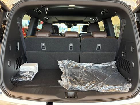 New 2026 Nissan Armada Platinum image 32