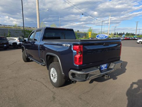 Used 2022 Chevrolet Silverado 2500 LT w/ Convenience Package AWD/4WD image 3