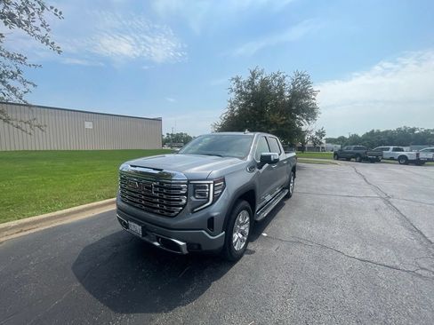 Used 2025 GMC Sierra 1500 Denali w/ Technology Package AWD/4WD image 2
