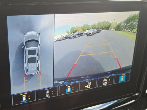 Certified 2023 Chevrolet Traverse LT w/ Rear Camera Mirror Package image 15