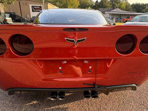 Used 2006 Chevrolet Corvette Coupe w/ Preferred Equipment Group RWD image 10