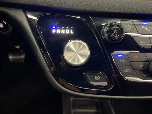 Used 2025 Chrysler Pacifica Select FWD image 25