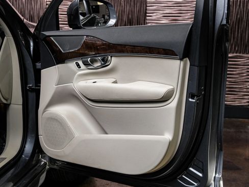 Used 2017 Volvo XC90 T6 Momentum w/ Convenience Package image 47