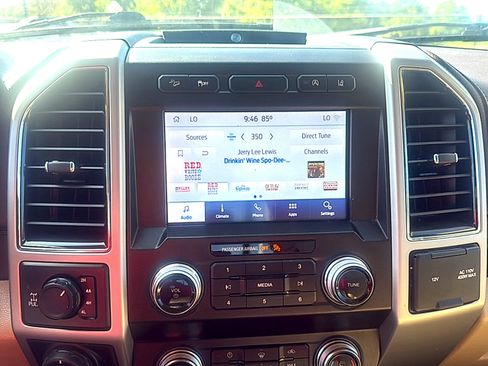 Used 2020 Ford F150 Lariat w/ Equipment Group 502A Luxury AWD/4WD image 9