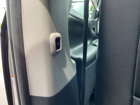 Used 2015 Toyota Sienna SE FWD image 33
