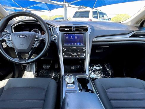 Used 2019 Ford Fusion SE image 16