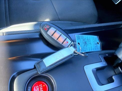 Used 2015 Nissan GT-R Premium image 13
