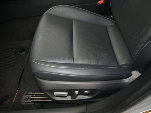 Used 2023 Toyota Prius XLE FWD image 11