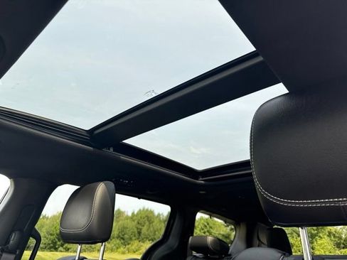 Used 2022 Chrysler Pacifica Touring-L w/ Uconnect Theater Family Group AWD/4WD image 37