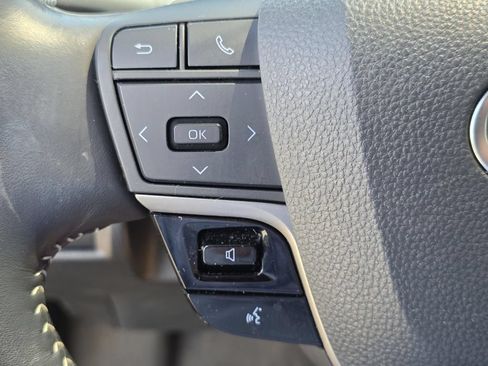Used 2025 Toyota Camry SE FWD image 24