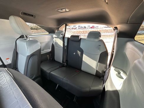 Used 2024 Toyota Sienna XSE image 28