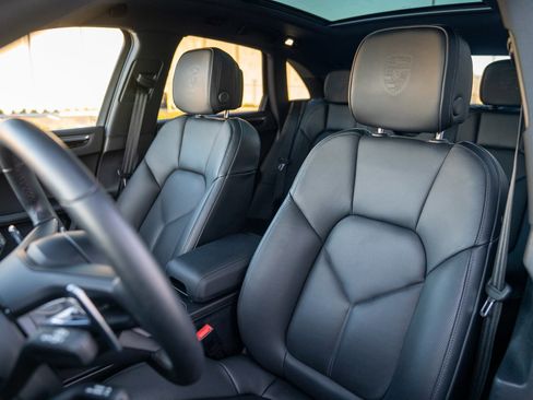 Used 2025 Porsche Macan image 5