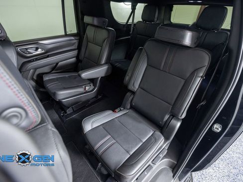 Used 2024 Chevrolet Suburban RST w/ Luxury Package AWD/4WD image 33