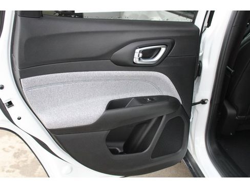 New 2026 Jeep Compass Latitude image 28