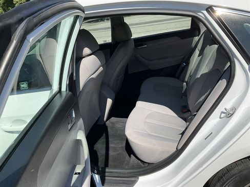 Used 2018 Hyundai Sonata SE FWD image 11