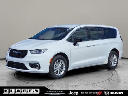 New 2026 Chrysler Pacifica Select AWD/4WD image 1