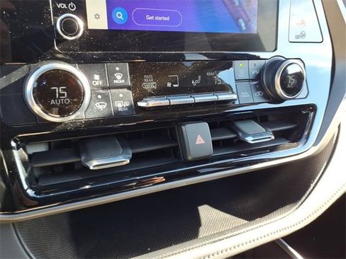 Certified 2023 Toyota Highlander L image 21