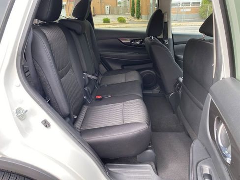 Used 2018 Nissan Rogue SV w/ Premium Package image 8