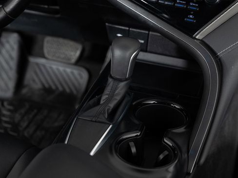 Used 2019 Toyota Camry SE image 37