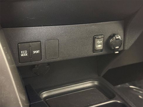 Used 2018 Toyota RAV4 LE w/ All Weather Liner Package AWD/4WD image 22