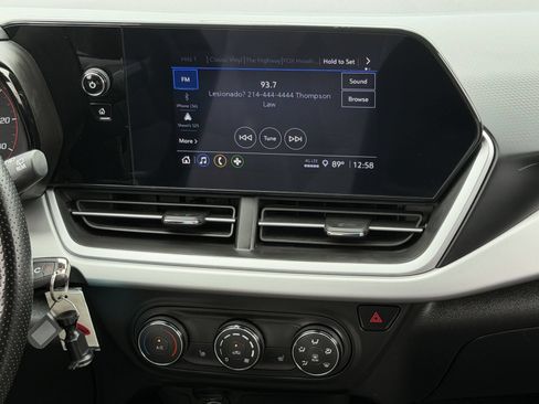 Used 2024 Chevrolet Trax RS w/ Sunroof Package FWD image 18
